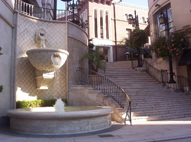Beverly Hills California   Fountain 