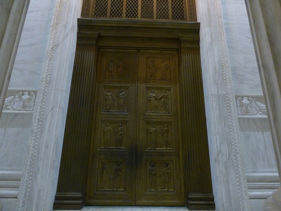 doors to supreme court building 